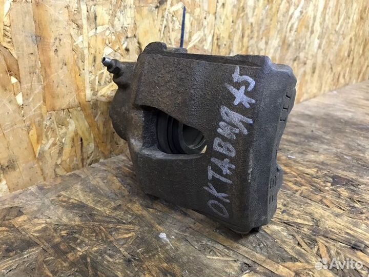 Суппорт тормозной передний левый Skoda Octavia A5