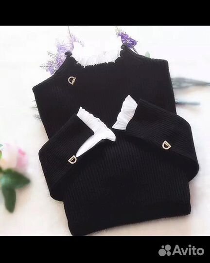 Блузка очень красивая. Новая