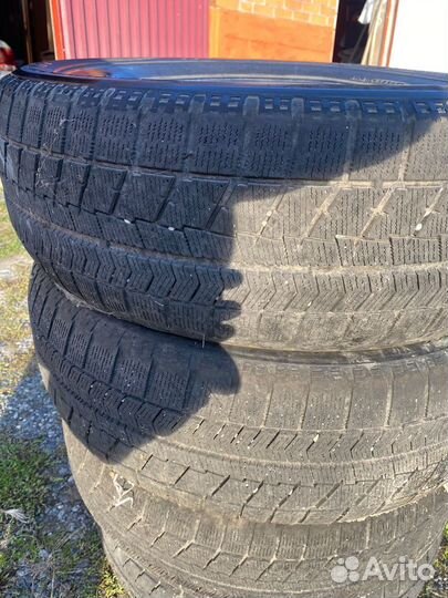 Bridgestone Blizzak VRX 215/60 R17 96S