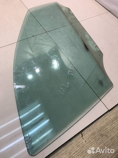 Стекло двери (переднее, правое)