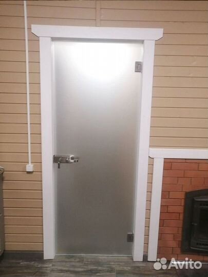 Стеклянная дверь на заказ от 3 дней