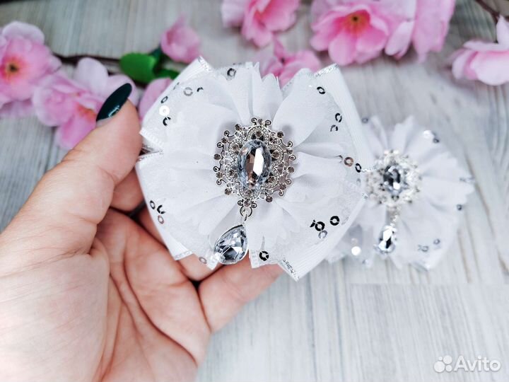 Бантики ручной работы на 1 сентября, белые