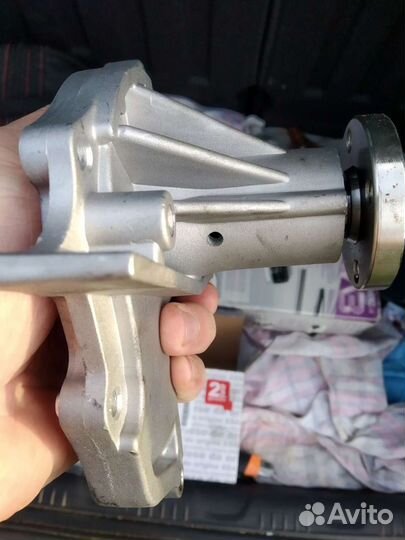 Помпа, водяной насос Ford