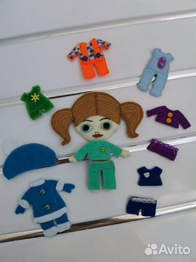 Кукла из фетра с одеждой на липучках