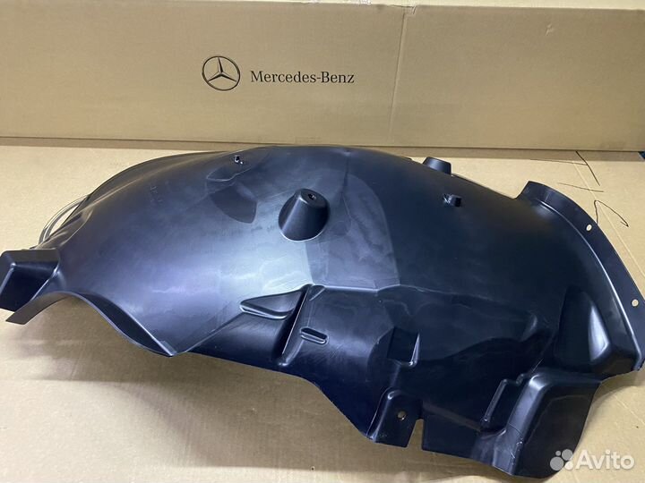 Подкрылок передний Mercedes W167
