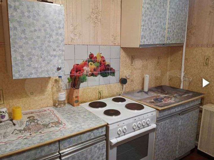 Доля в 2-к. квартире, 46,3 м², 1/5 эт.