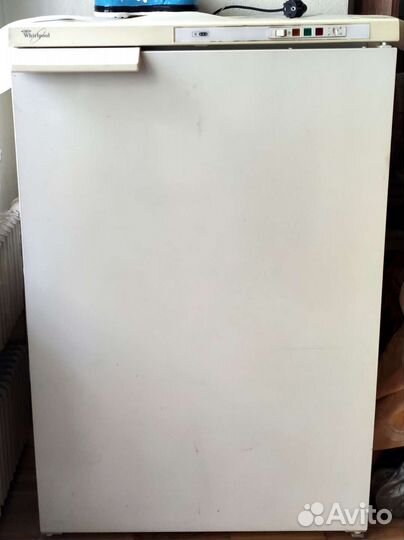 Холодильник морозильная камера Whirlpool бу