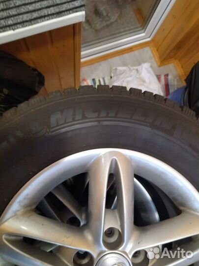 Michelin X-Ice North 215/65 R16