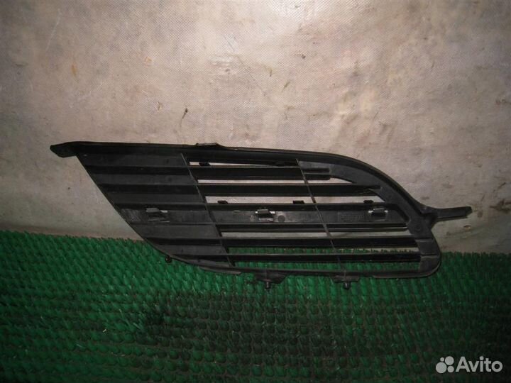 Решетка радиатора левая Nissan Almera Tino 2005