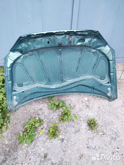 Капот на Корса с