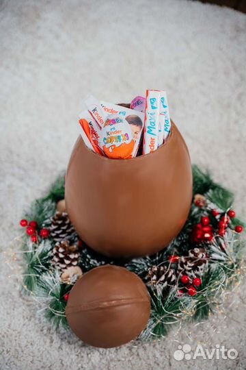 Большое шоколадное яйцо