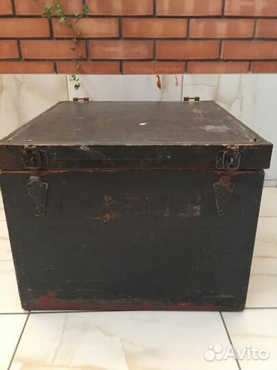 Сундук старинный