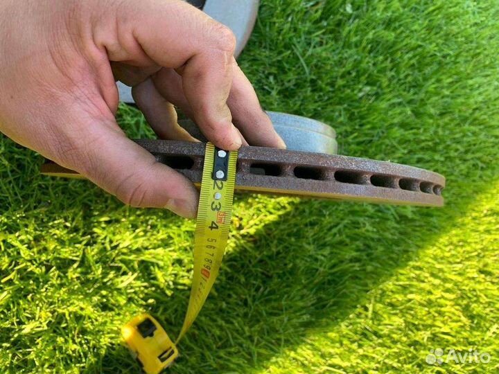 Продам 2 передних тормозных диска Audi A6 2006г