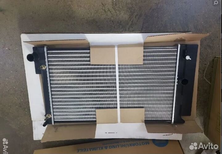 Радиатор охлаждения Corolla Auris Avensis