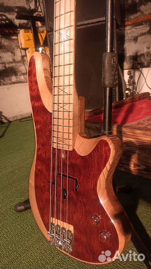 Мастеровая бас гитара