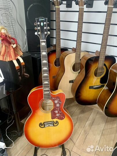 Акустическая гитара Gibson - реплика