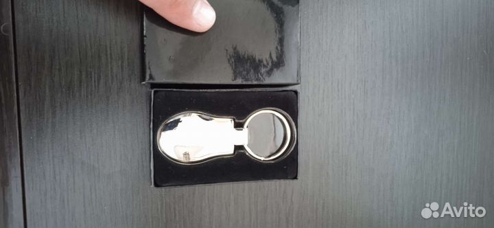 Брелок с логотипом Ford и LADA granta