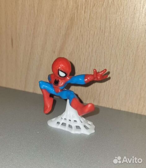 Фигурки из киндера DC