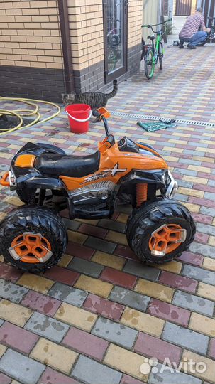 Детский квадроцикл на аккумуляторе