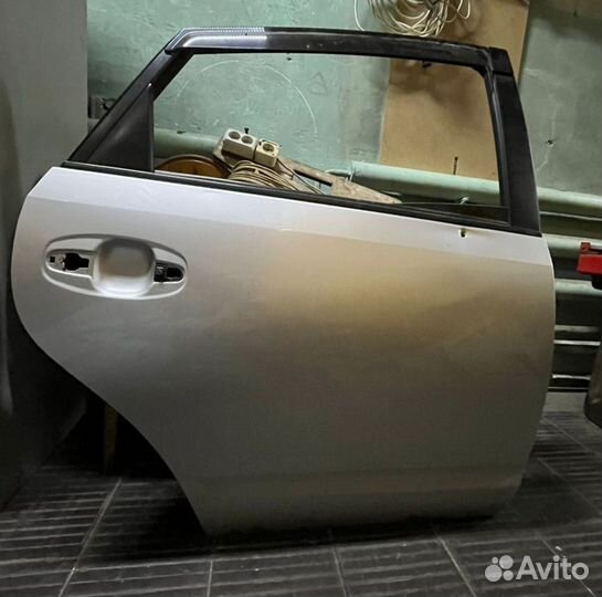 Дверь toyota prius 20