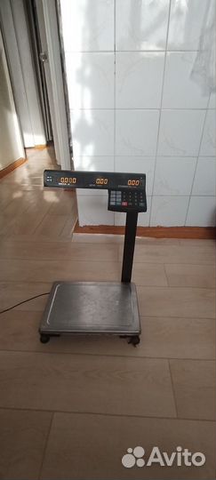 Выси электронные настенные