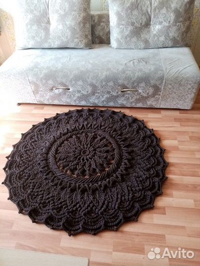 Ковер вязанный ручной работы