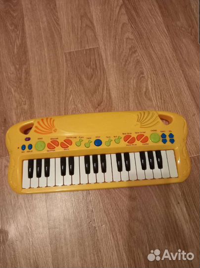 Детский музыкальный синтезатор