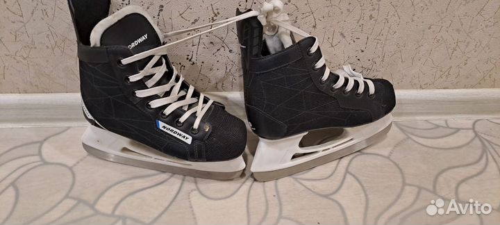 Коньки хоккейные