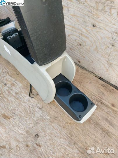 Центральный подлокотник Toyota Prius 2 NHW20 2006