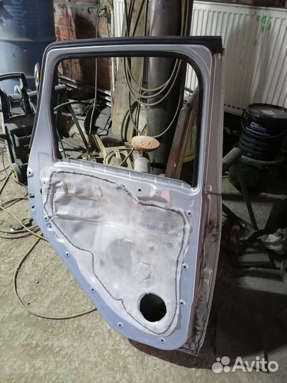 Дверь задняя левая Mitsubishi Colt