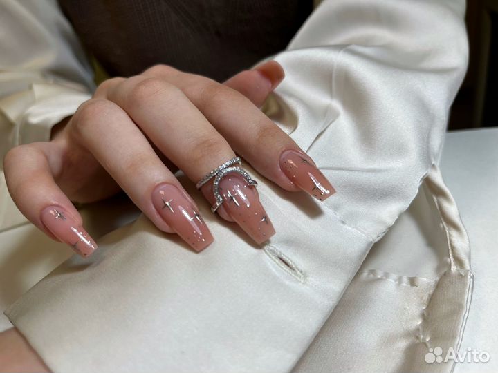 Модель на маникюр и наращивание