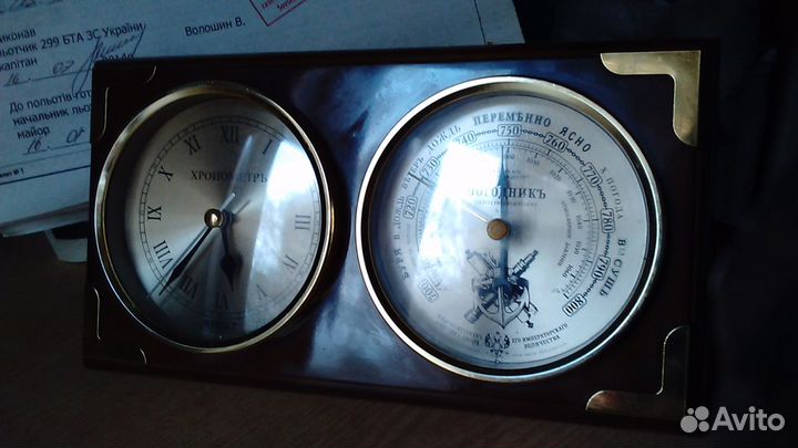 Барометр с часами