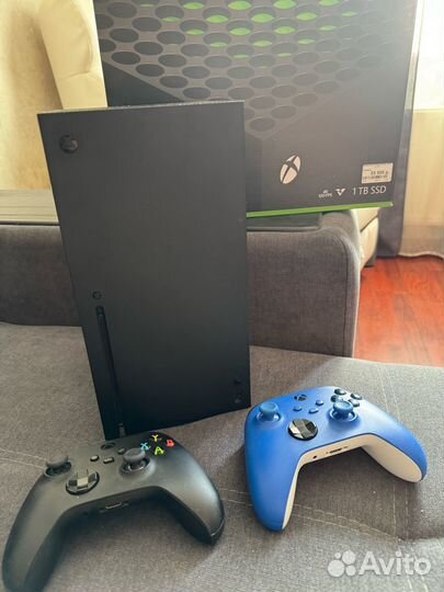Xbox series x + 3й джойстика + игры