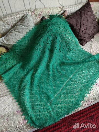 Платок -шаль ручной работы