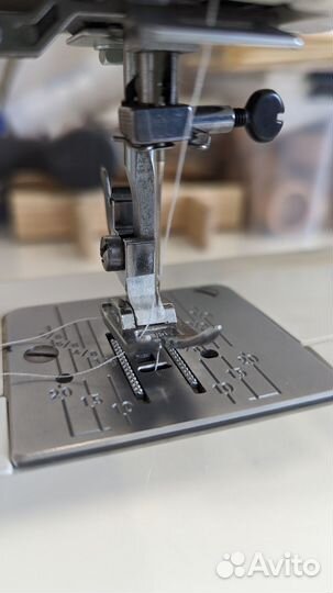 Швейная машина Janome