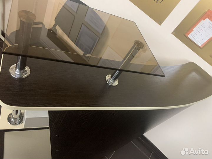 Стойка рецепшен