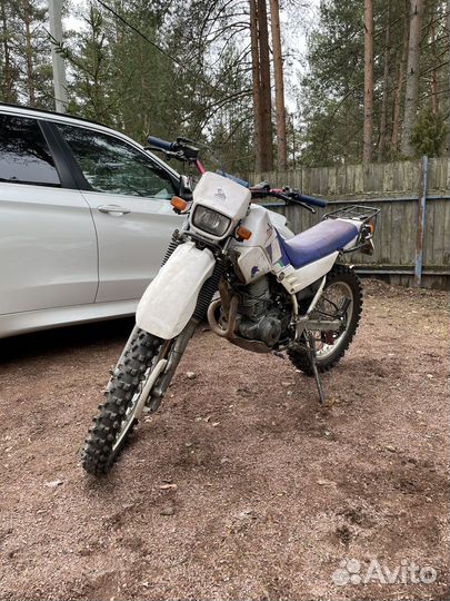 Yamaha XT225 Serow