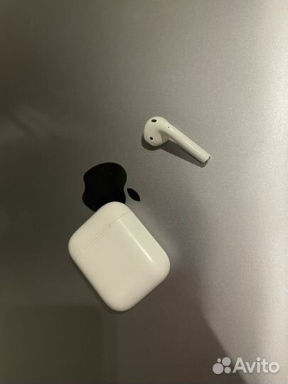 Airpods наушник левый и кейс
