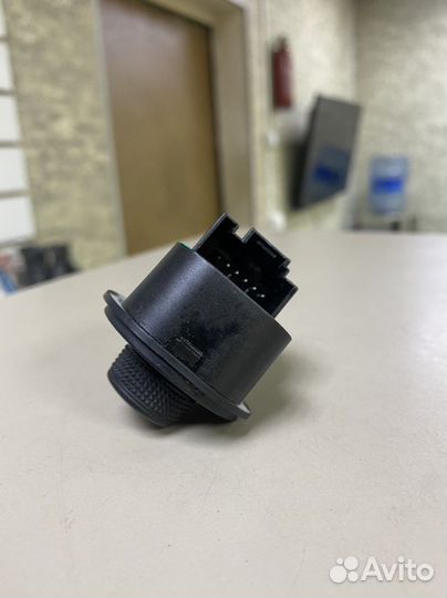 Кнопка регулировки зеркал Шкода Октавиа А7