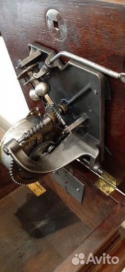 Граммофон His Masters Voice Monarch с деревянной т