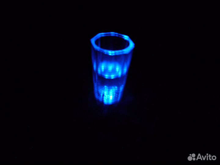 Стаканчик-рюмка с автоматической подсветкой