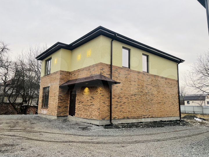 Дом 180 м² на участке 6 сот.