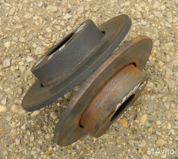 Диск тормозной передний Audi 80 B3