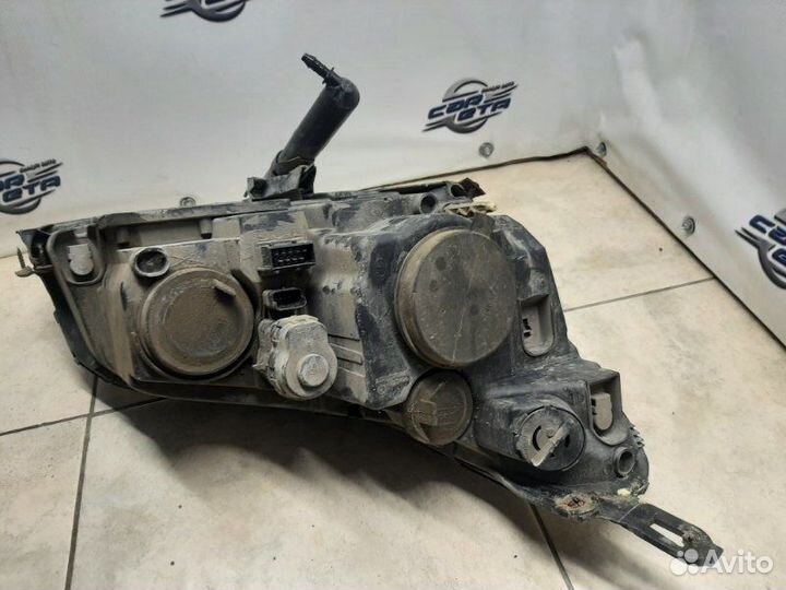 Фара ксеноновая правая Citroen C5 универсал RFJ