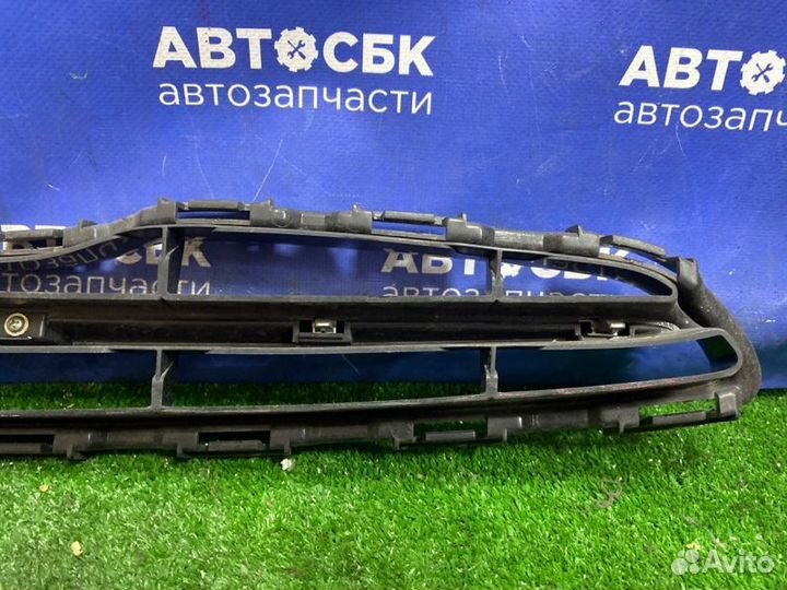 Решетка радиатора Nissan March K13 HR12DE