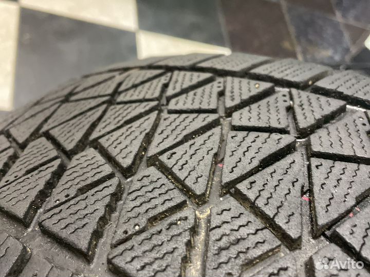 Bridgestone Blizzak DM-V2 235/65 R18 106S