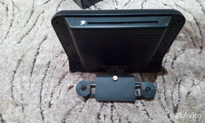 Навесной монитор на подголовник со встроенным DVD