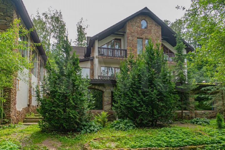 Коттедж 410 м² на участке 15 сот.