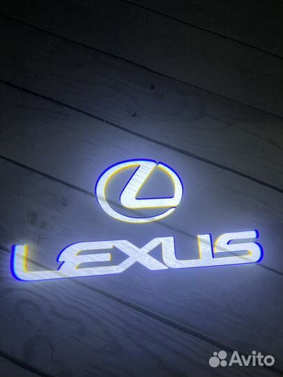 Лазерная проекция в двери lexus