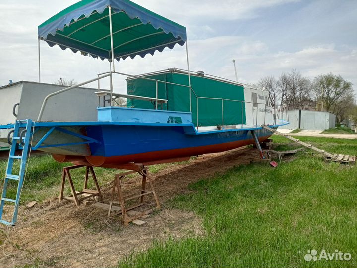 Катер Марина